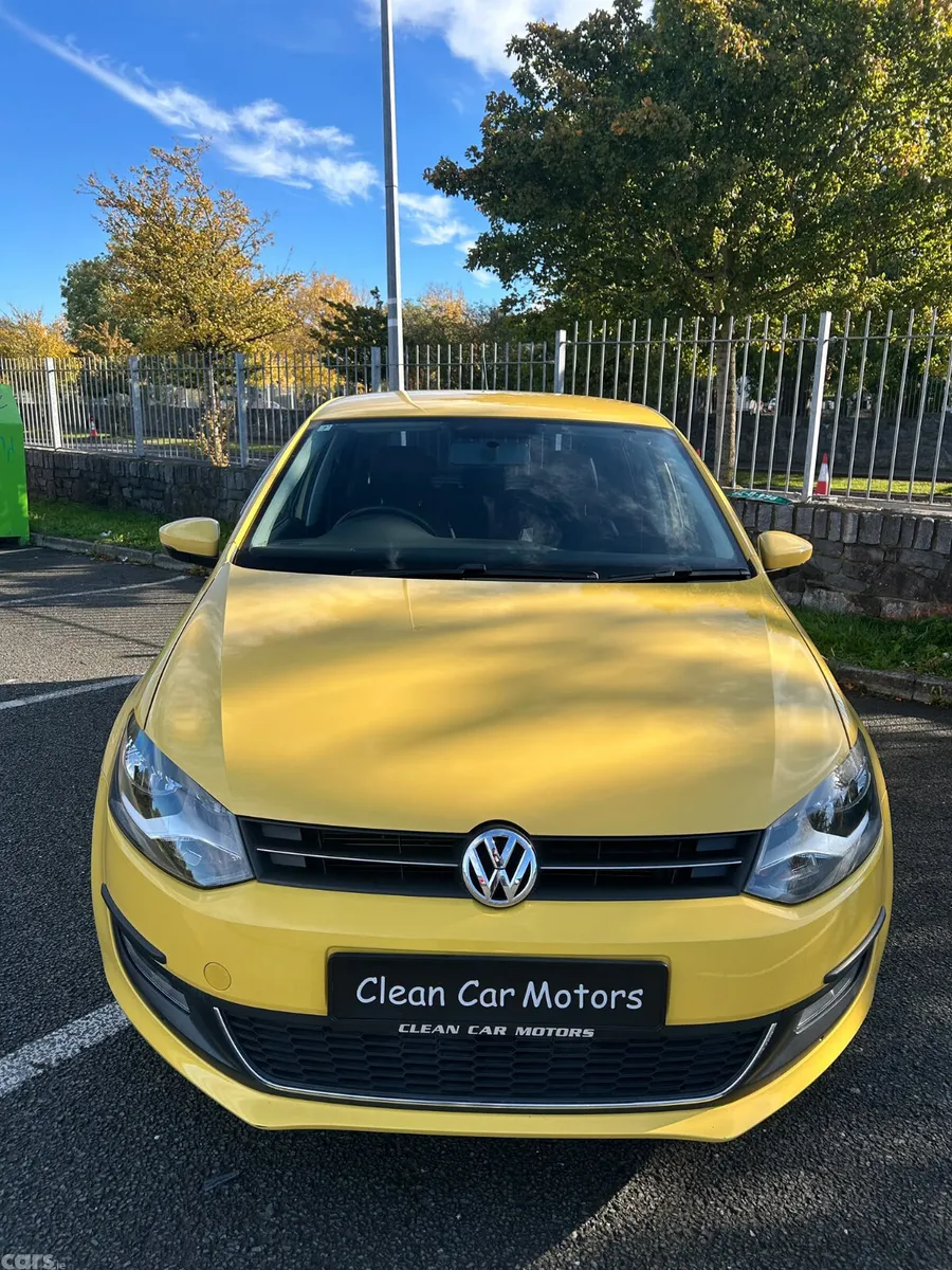 Volkswagen Polo Hatchback, Petrol, 2011, Yellow