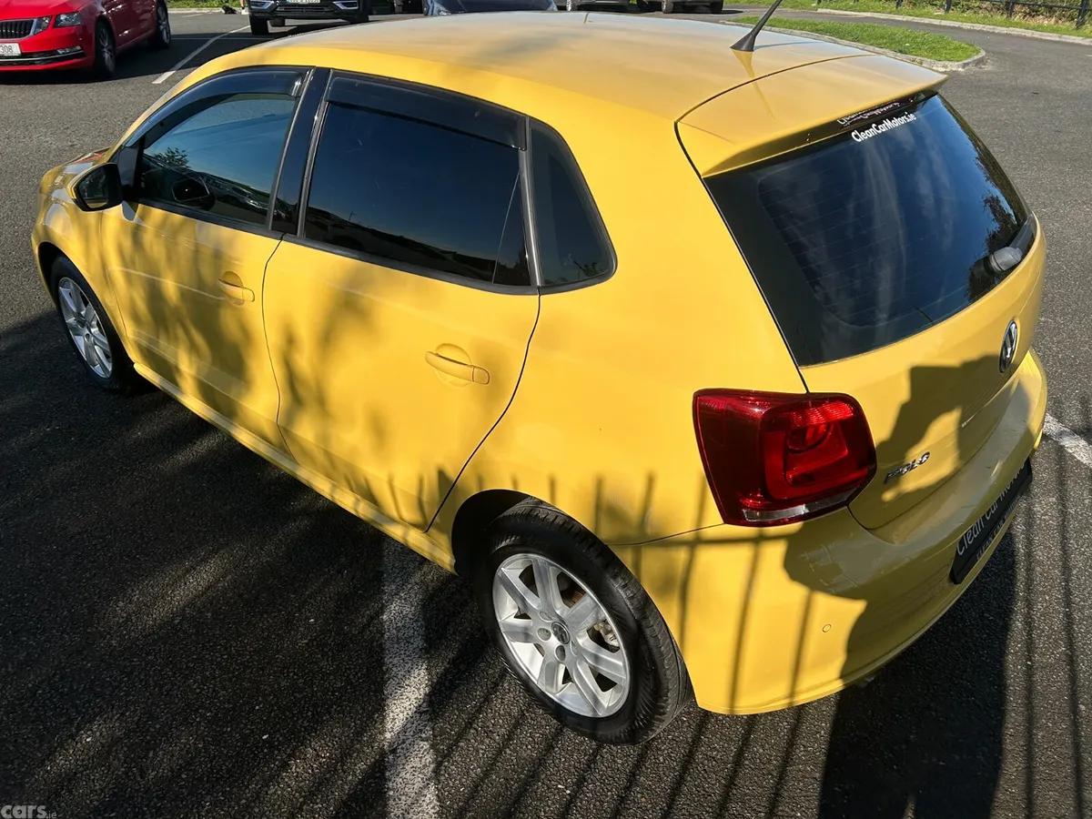 Volkswagen Polo Hatchback, Petrol, 2011, Yellow