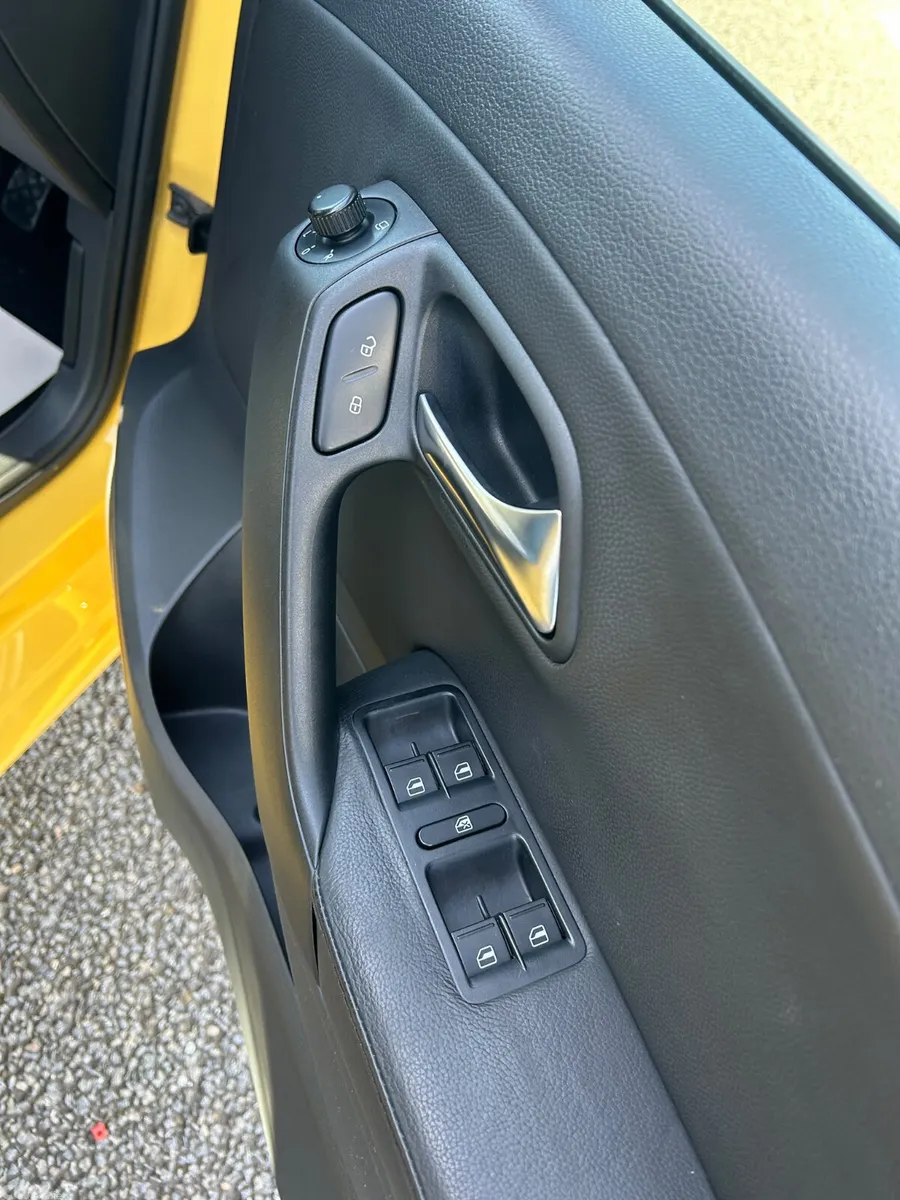 Volkswagen Polo Hatchback, Petrol, 2011, Yellow