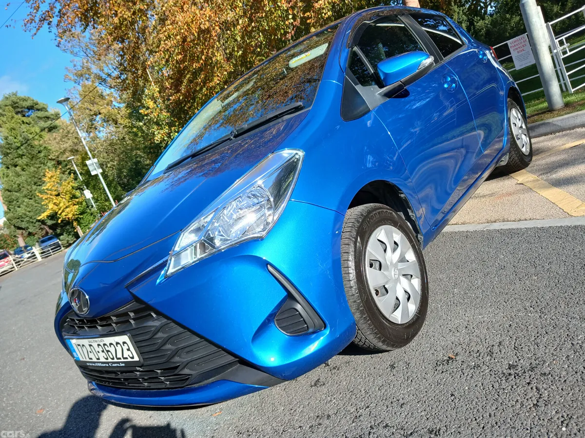 Toyota Yaris Hatchback, Petrol, 2017, Blue