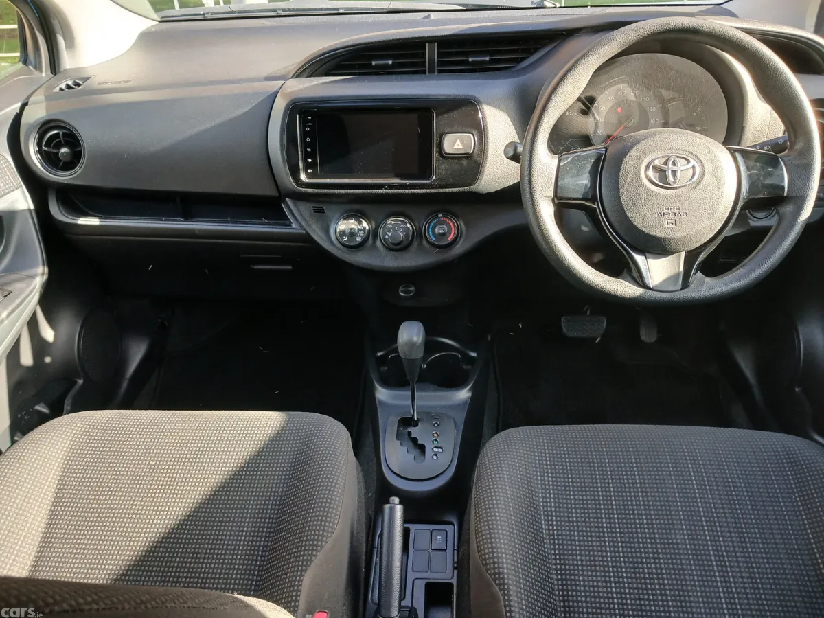 Toyota Yaris Hatchback, Petrol, 2017, Blue