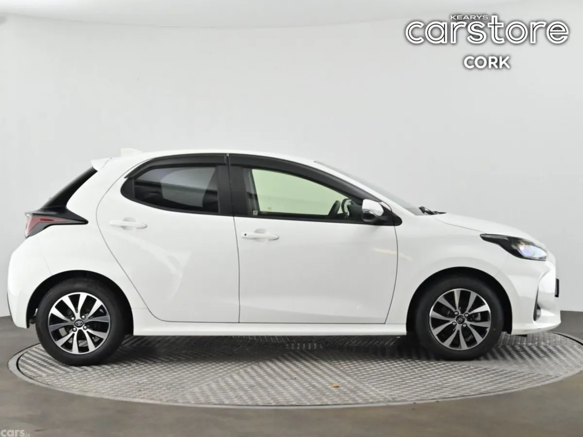 Toyota Yaris Hatchback, Petrol Hybrid, 2021, White