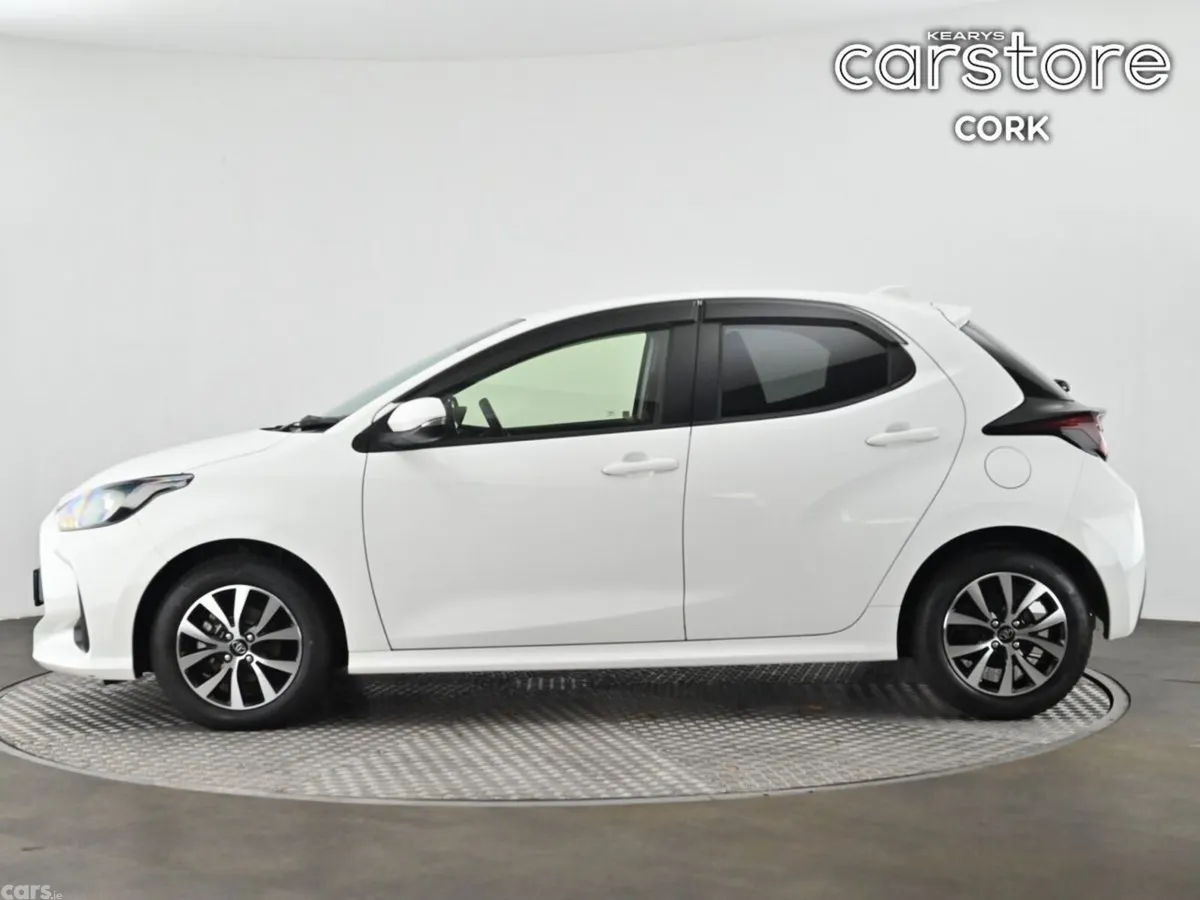Toyota Yaris Hatchback, Petrol Hybrid, 2021, White