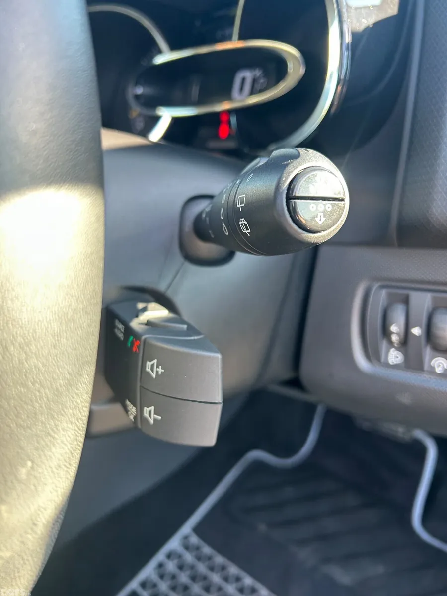 Renault Clio Hatchback, Petrol, 2015, Grey