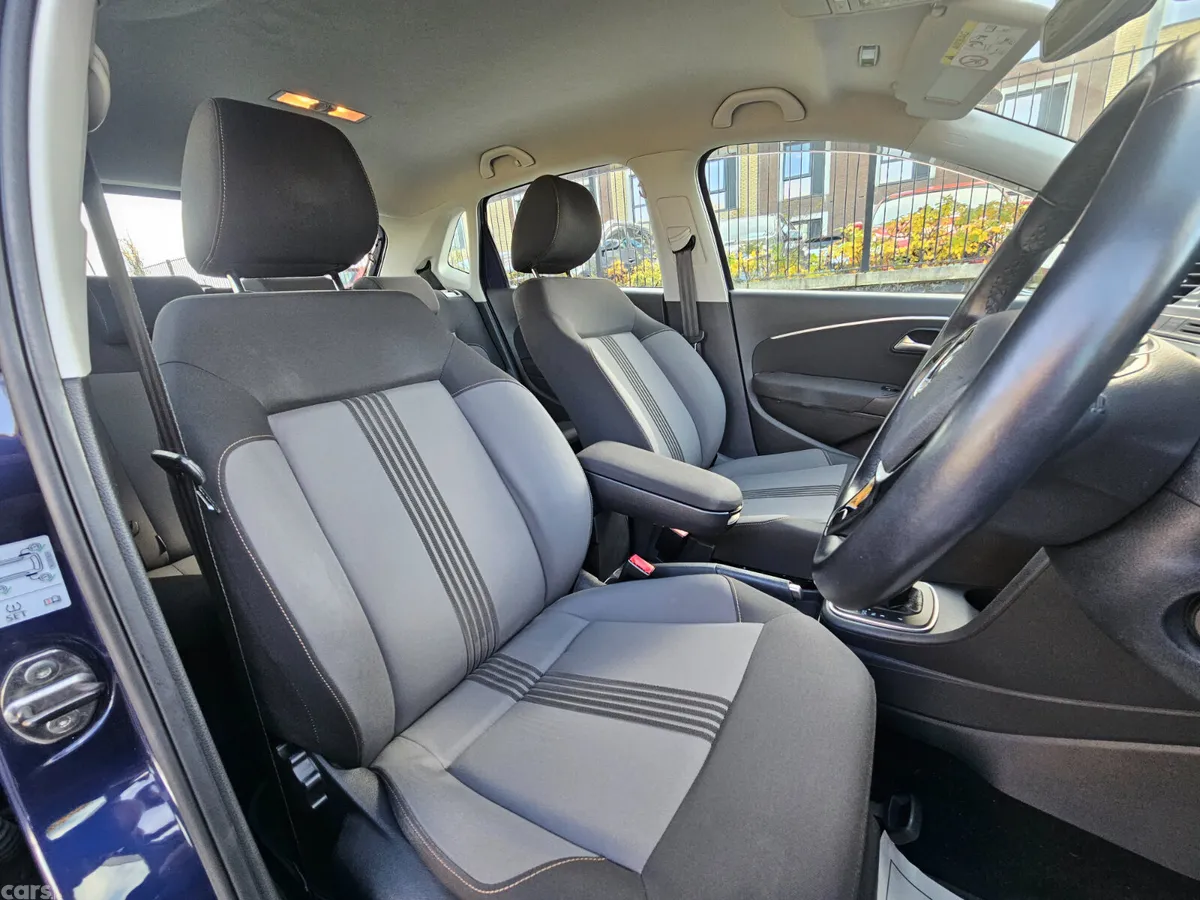 Volkswagen Polo Hatchback, Petrol, 2016, Blue