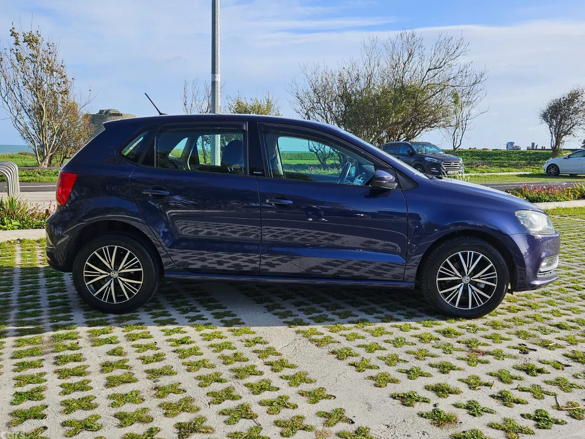 Volkswagen Polo Hatchback, Petrol, 2016, Blue