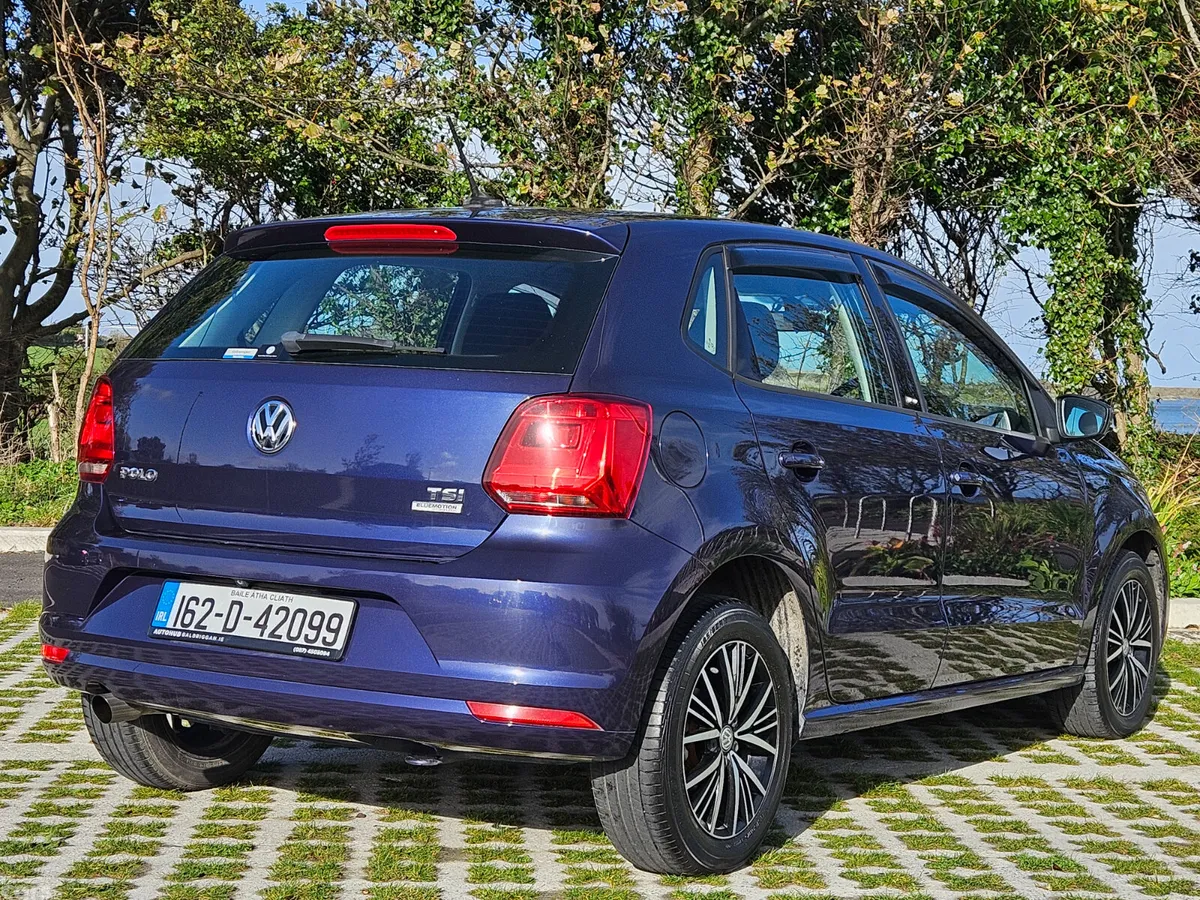 Volkswagen Polo Hatchback, Petrol, 2016, Blue