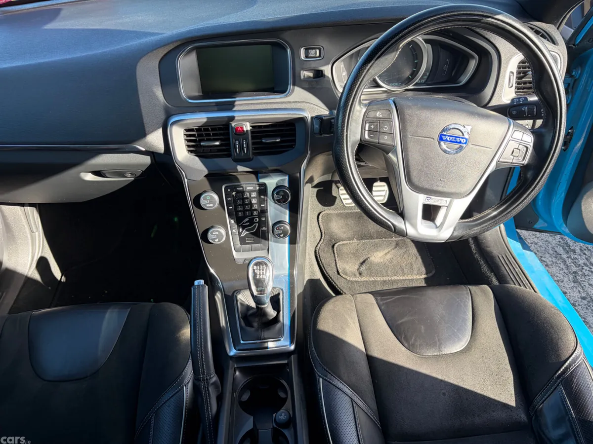 Volvo V40 Hatchback, Diesel, 2014, Blue