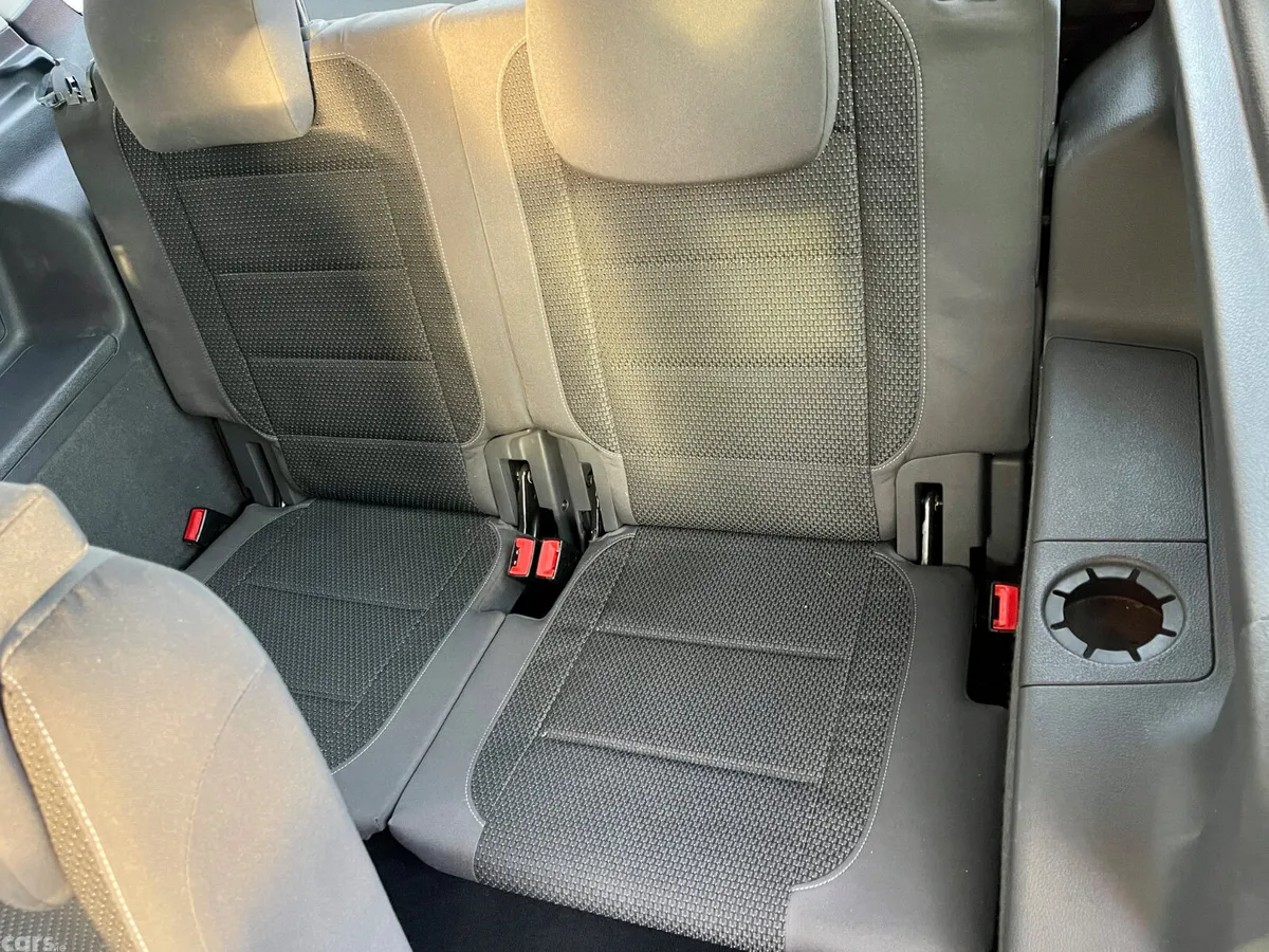 Volkswagen Touran MPV, Petrol, 2013, Black