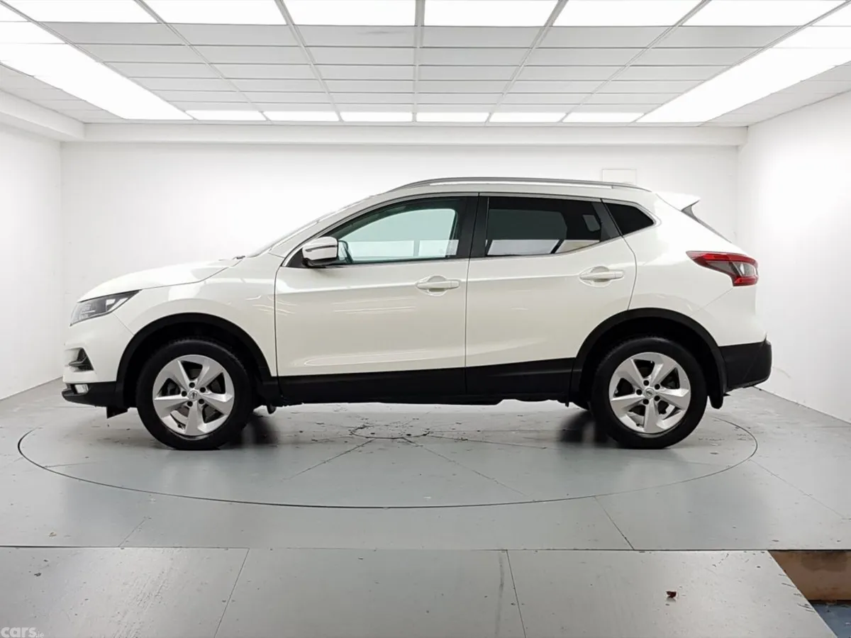 Nissan Qashqai MPV, Petrol, 2019, White