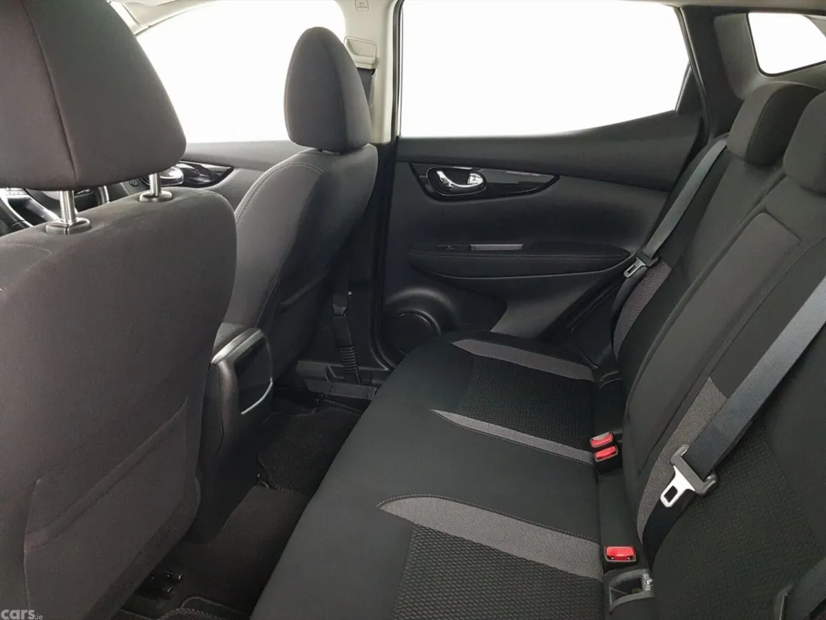 Nissan Qashqai MPV, Petrol, 2019, White