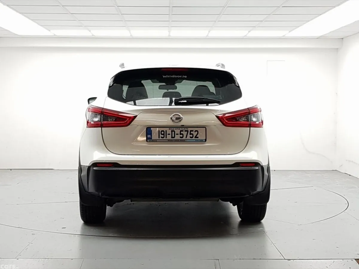 Nissan Qashqai MPV, Petrol, 2019, White