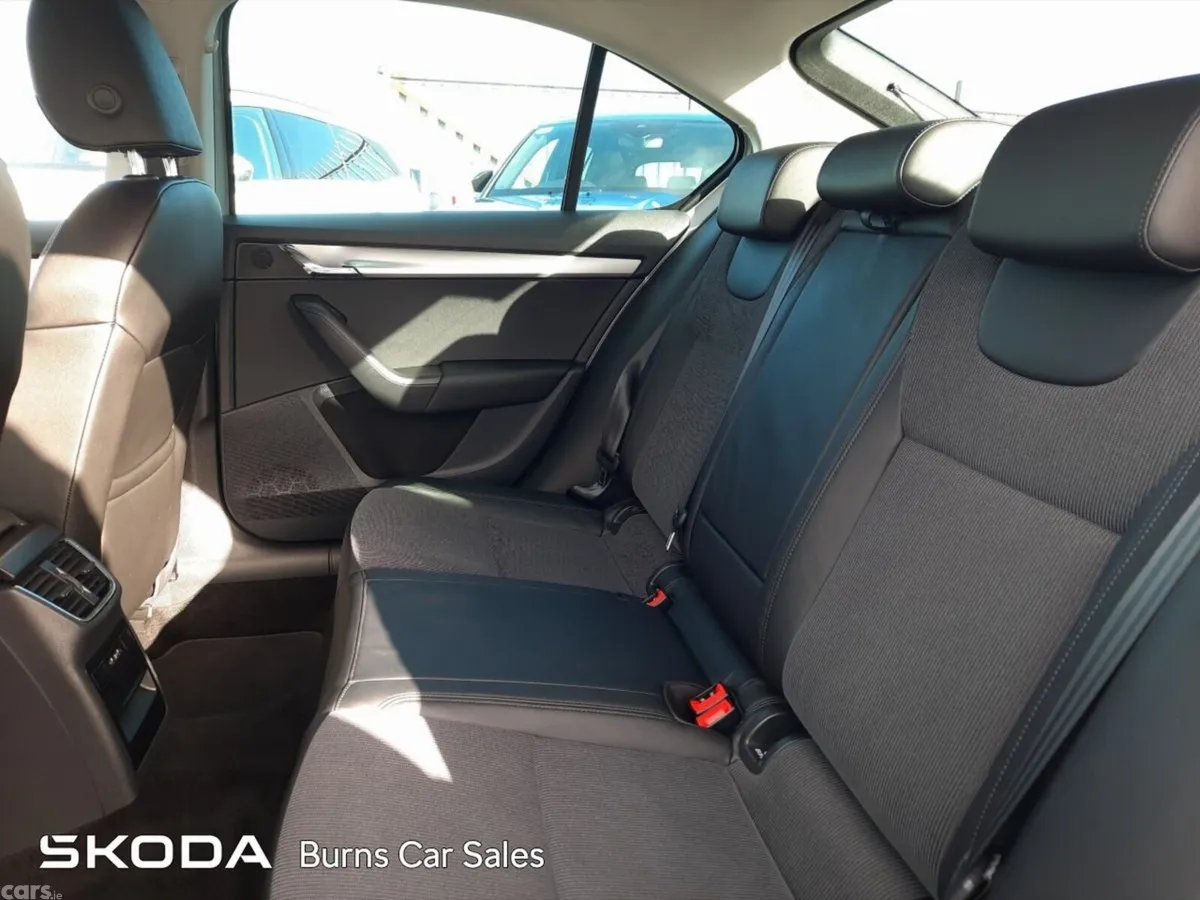 Skoda Octavia Saloon, Petrol, 2020, Grey