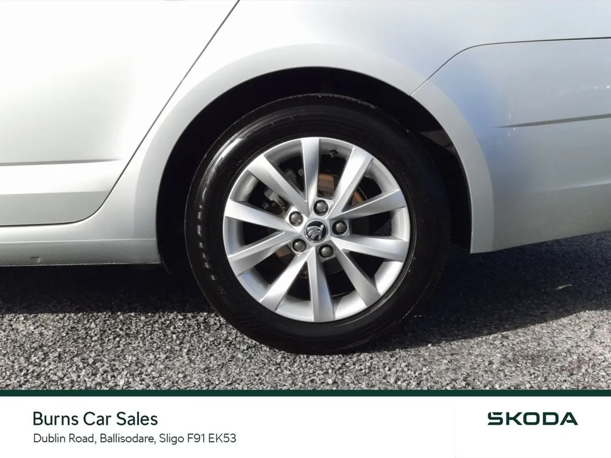 Skoda Octavia Saloon, Petrol, 2020, Grey