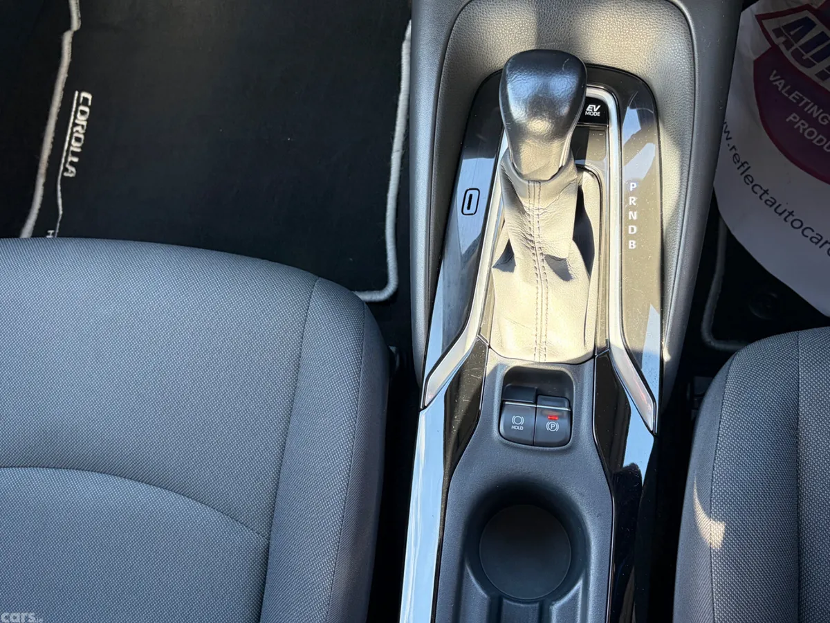 Toyota Corolla Saloon, Petrol Hybrid, 2022, Grey