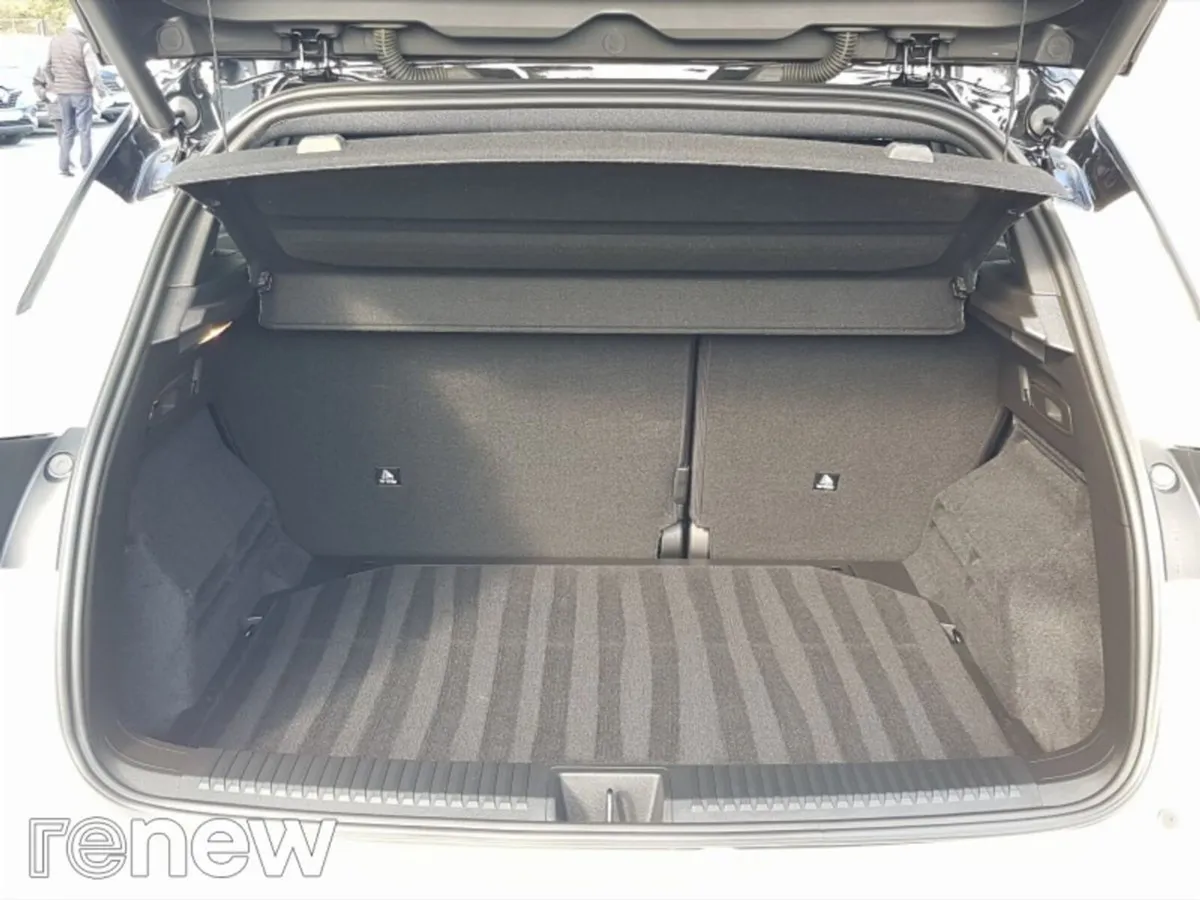Renault Austral SUV, Petrol Hybrid, 2023, White