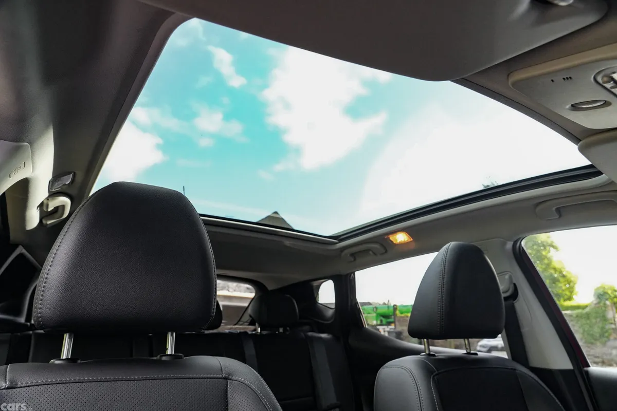 Nissan Qashqai SUV, Diesel, 2017, Red