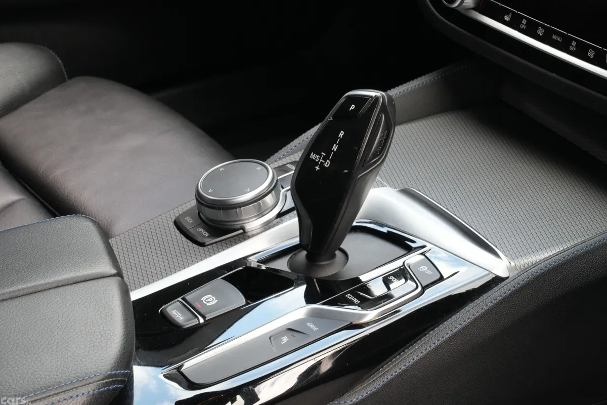 BMW 5-Series Saloon, Petrol Plug-in Hybrid, 2018, Black