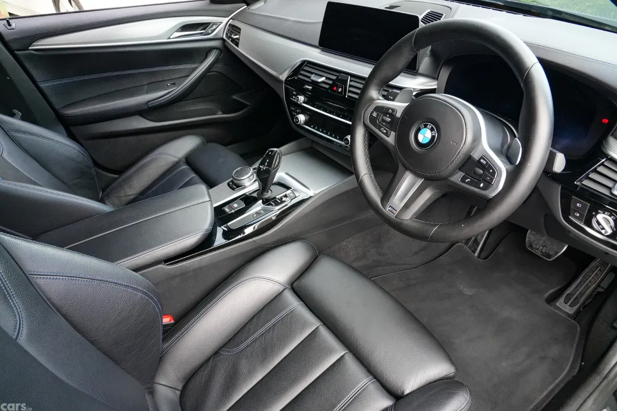 BMW 5-Series Saloon, Petrol Plug-in Hybrid, 2018, Black