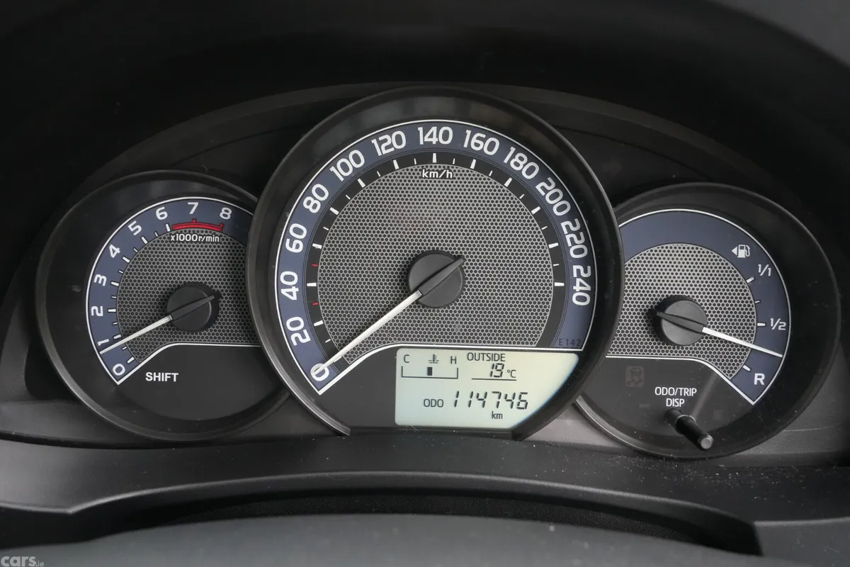 Toyota Corolla Saloon, Petrol, 2015, Silver