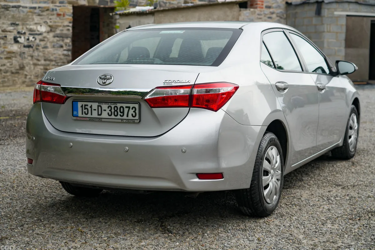 Toyota Corolla Saloon, Petrol, 2015, Silver