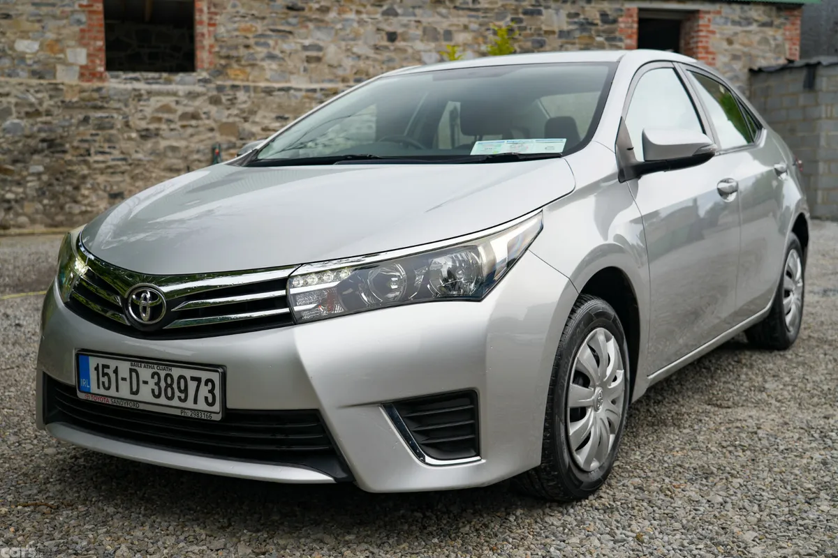 Toyota Corolla Saloon, Petrol, 2015, Silver