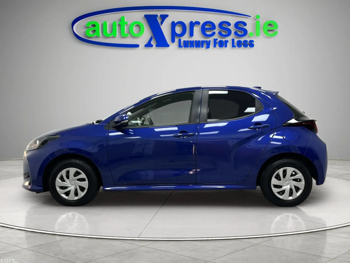 Toyota Yaris Hatchback, Petrol Hybrid, 2021, Blue