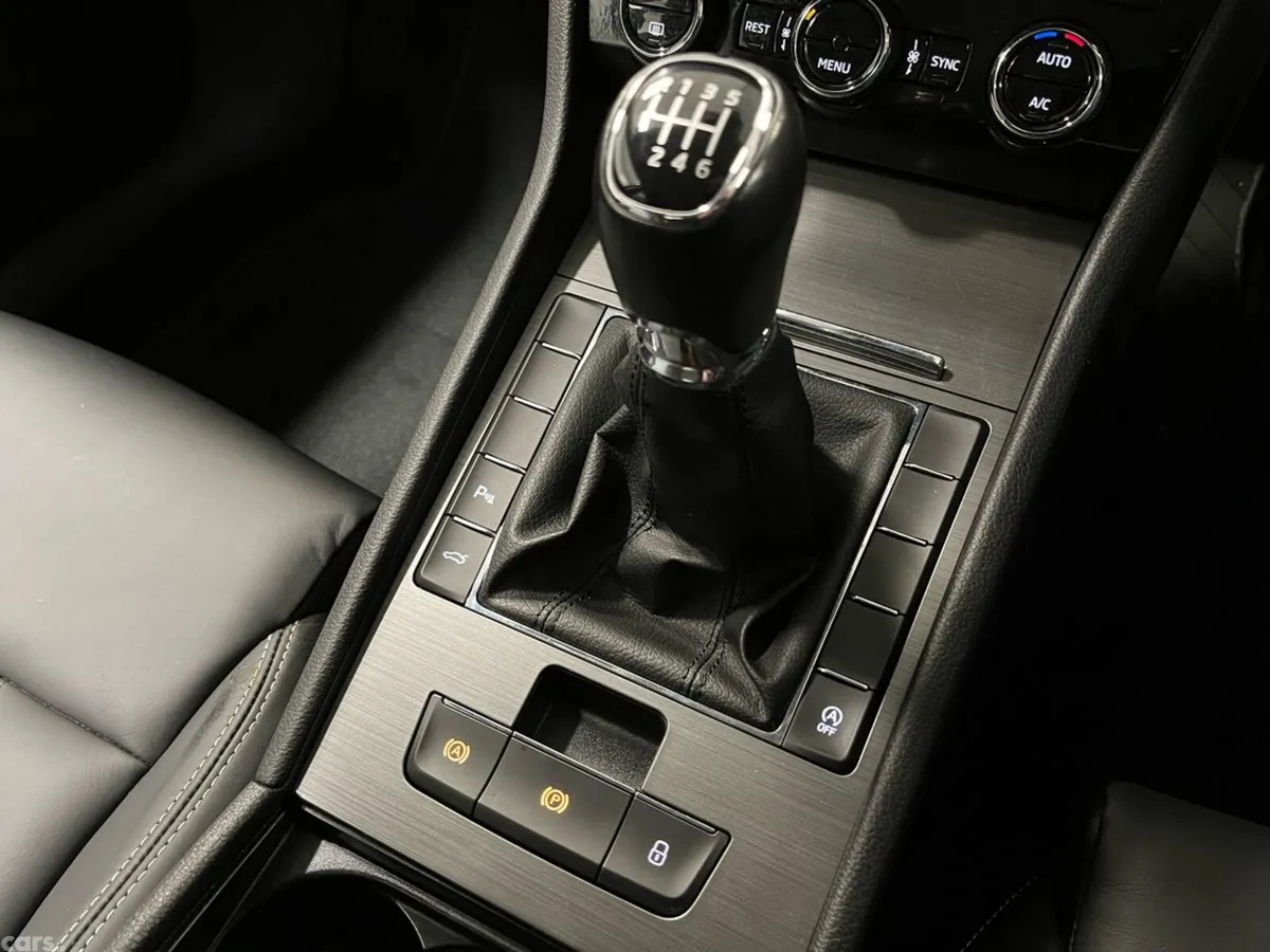 Skoda Superb Saloon, Diesel, 2023, Blue