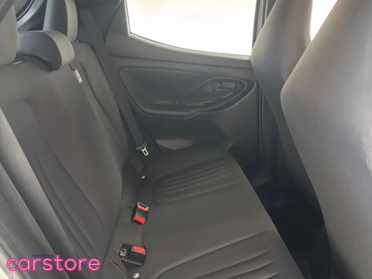 Toyota Yaris Hatchback, Petrol Hybrid, 2021, Silver
