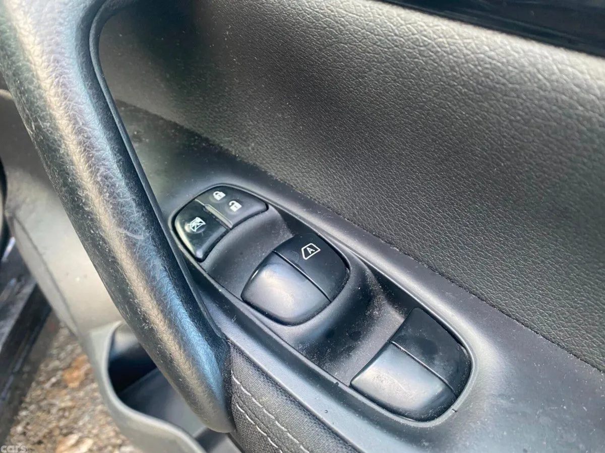 Nissan Qashqai SUV, Diesel, 2016, Black