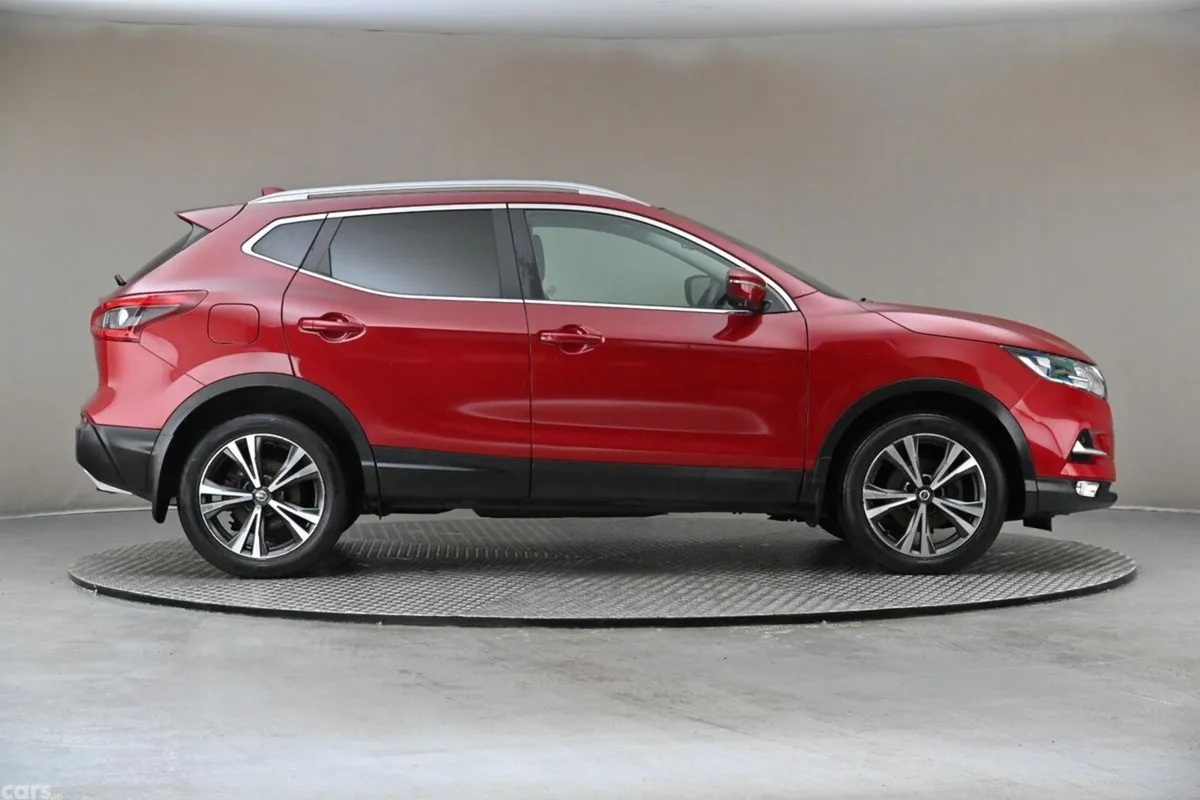 Nissan Qashqai SUV, Petrol, 2018, Red