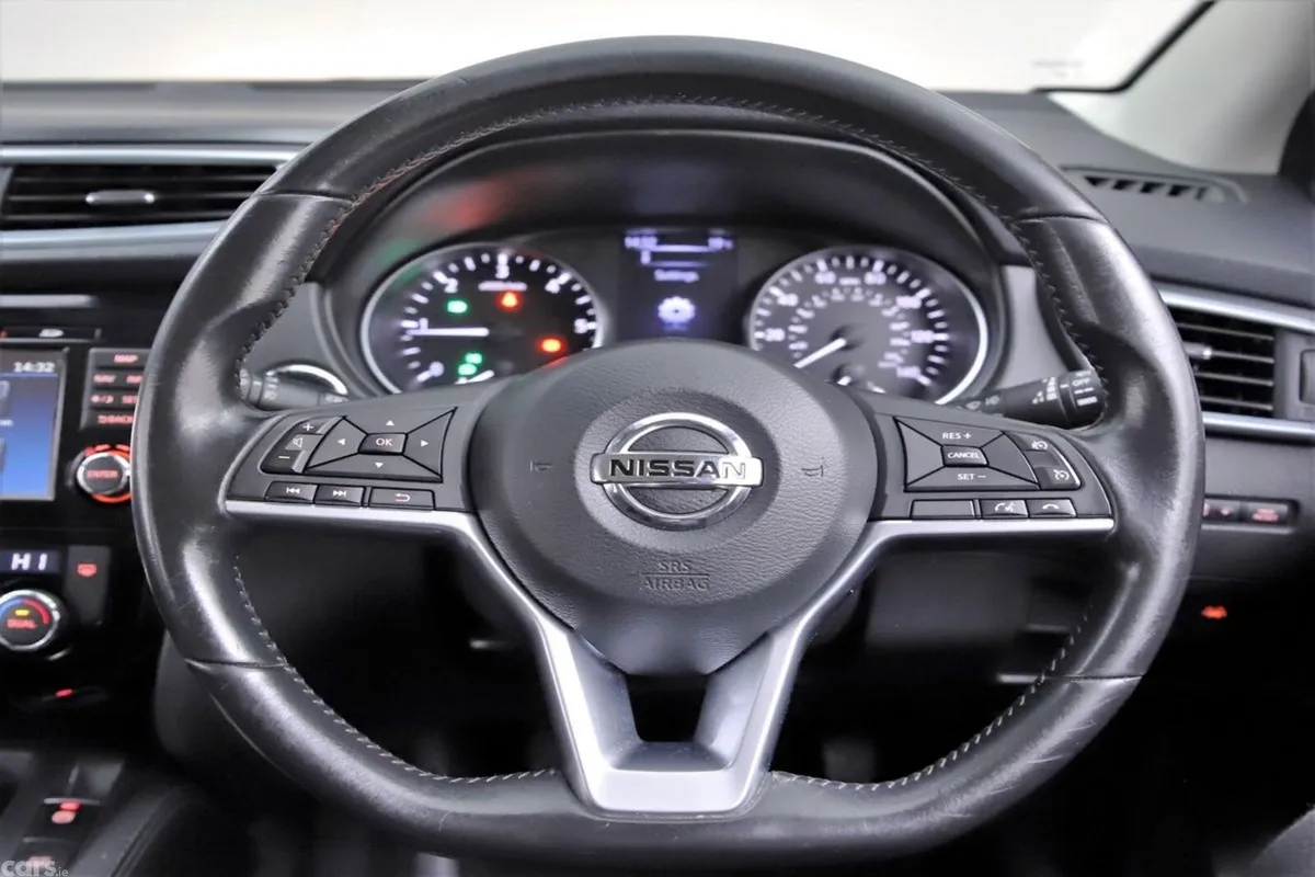 Nissan Qashqai SUV, Petrol, 2018, Red