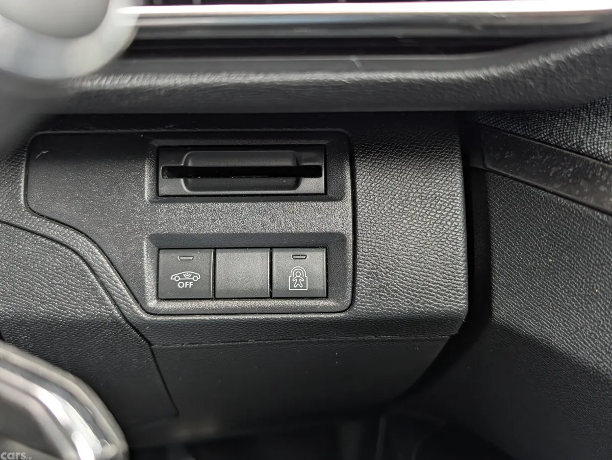 Peugeot 3008 Hatchback, Diesel, 2018, Grey