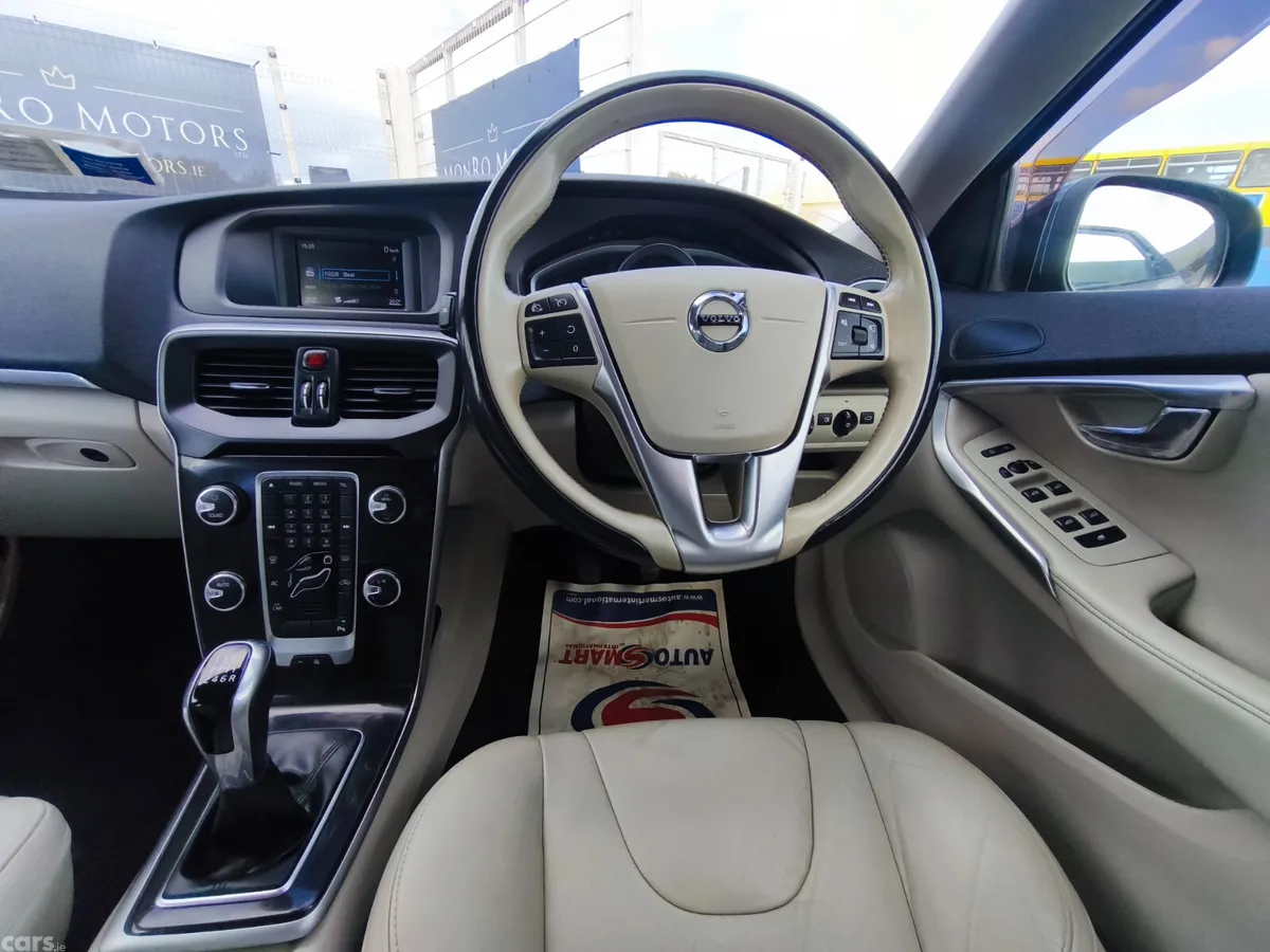 Volvo V40 Hatchback, Diesel, 2018, Blue