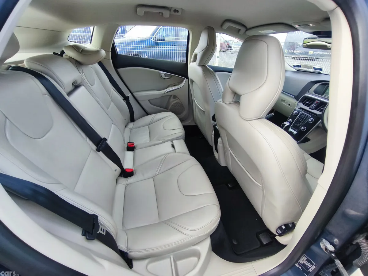 Volvo V40 Hatchback, Diesel, 2018, Blue