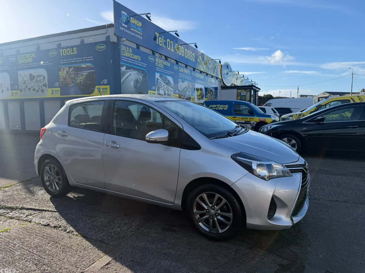 Toyota Yaris Hatchback, Petrol, 2016, Silver