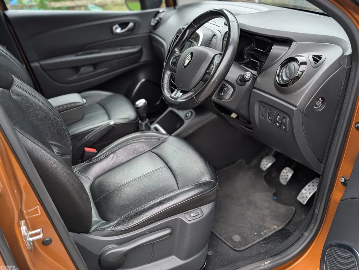 Renault Captur Hatchback, Diesel, 2019, Orange