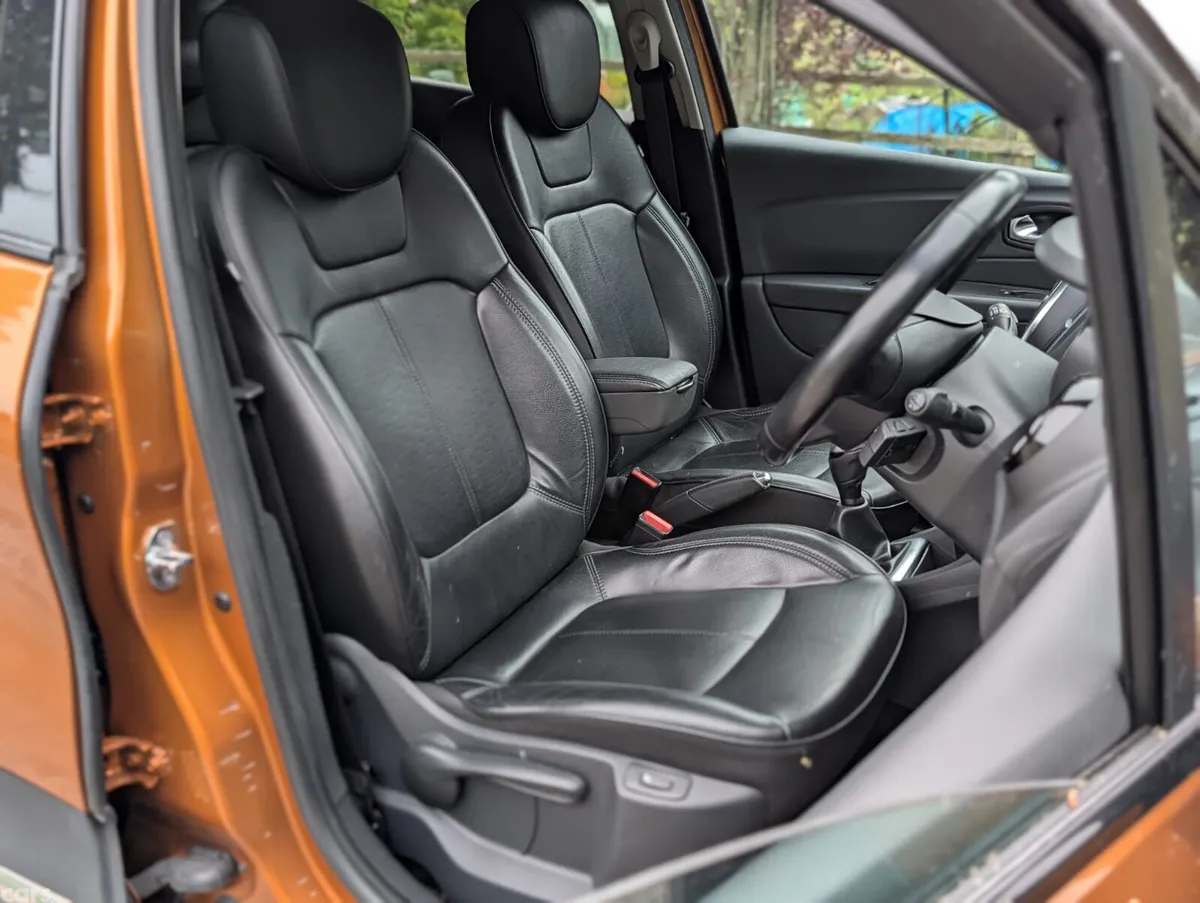 Renault Captur Hatchback, Diesel, 2019, Orange