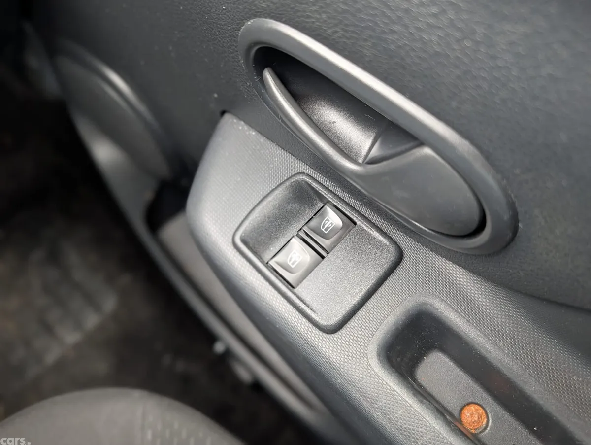 Dacia Sandero Hatchback, Petrol, 2019, White