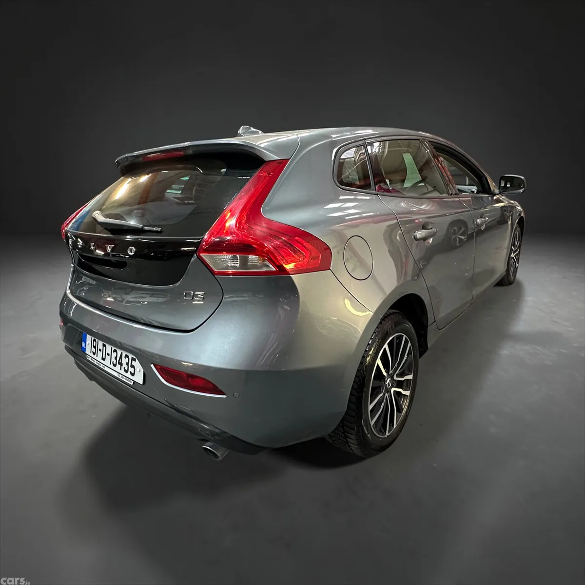 Volvo V40 Estate, Diesel, 2019, Grey