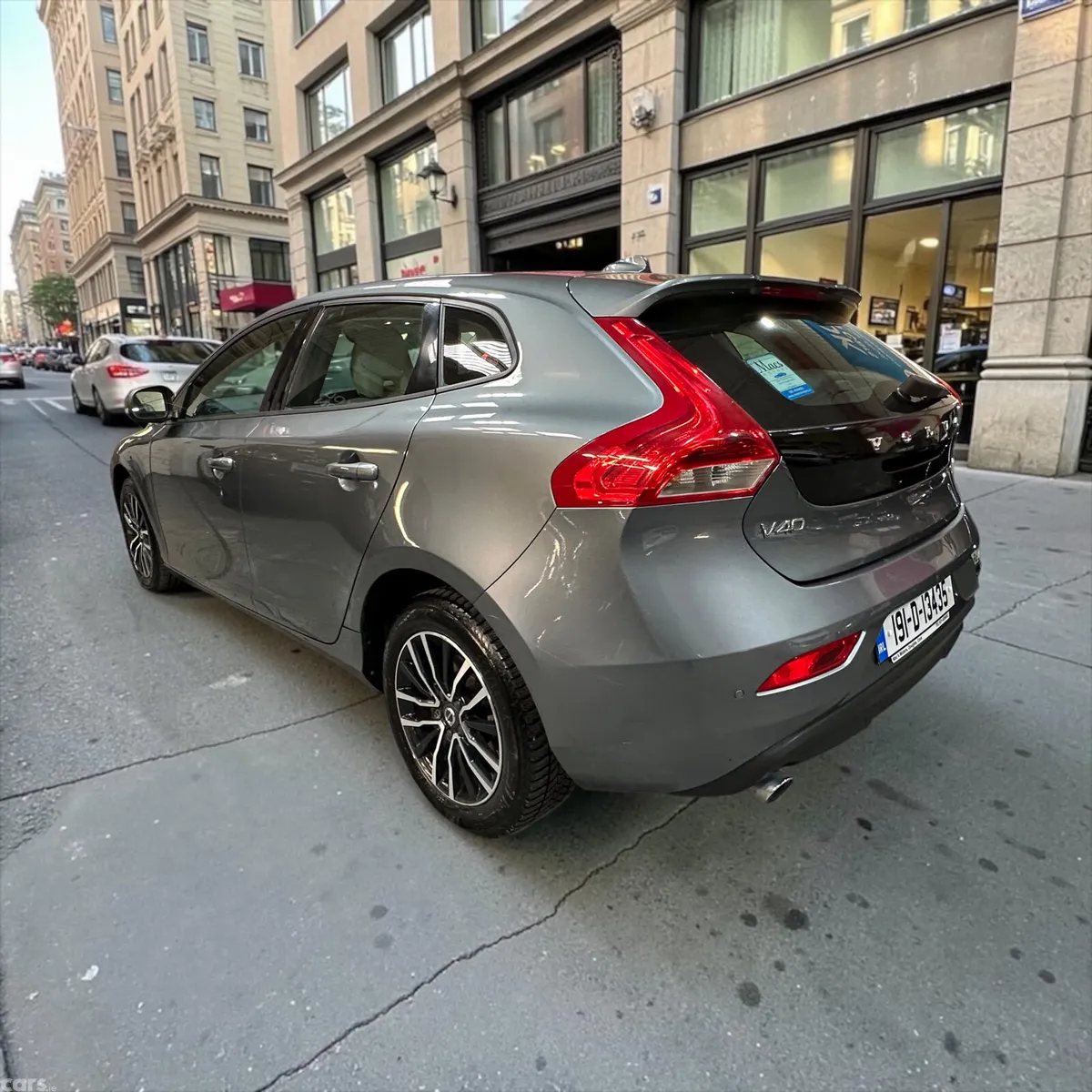 Volvo V40 Estate, Diesel, 2019, Grey