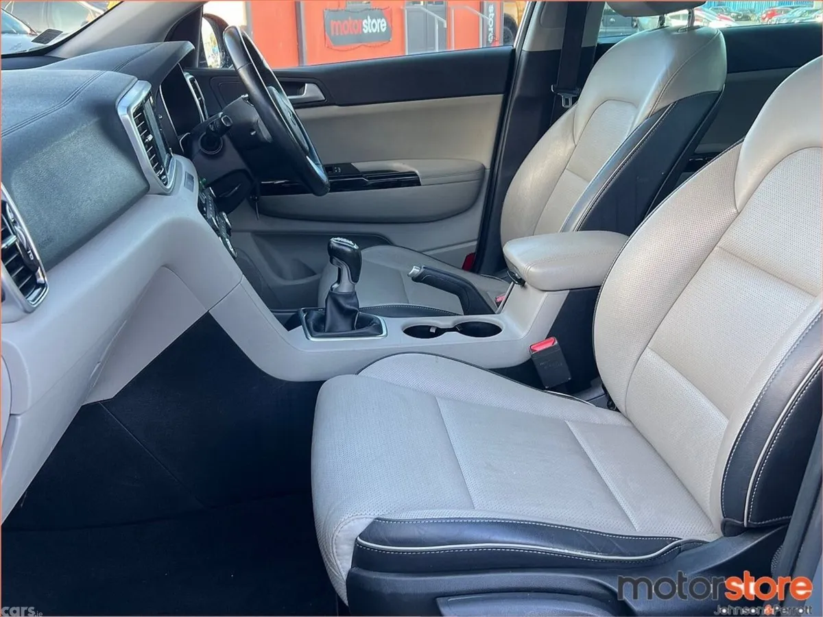 Kia Sportage SUV, Diesel Hybrid, 2021, Grey