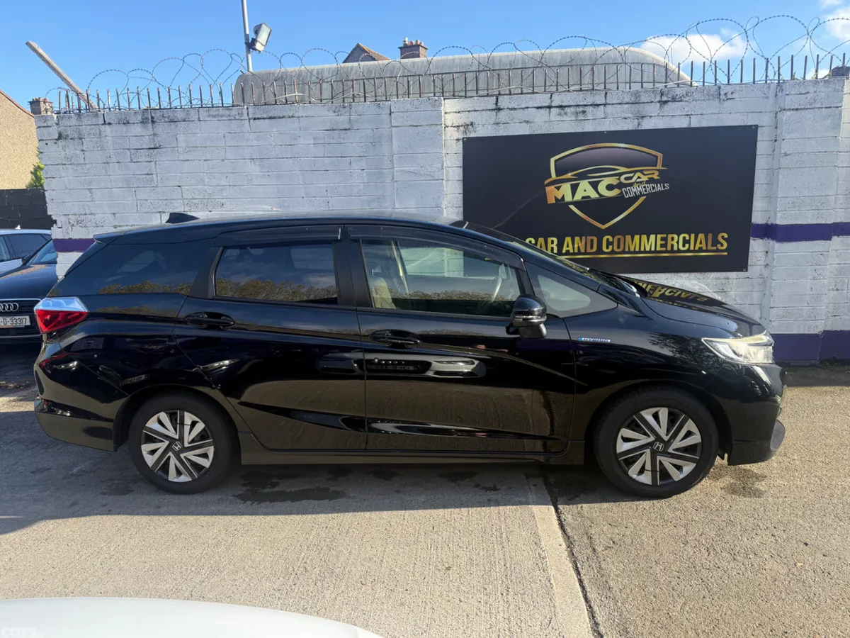 Honda Shuttle MPV, Petrol Hybrid, 2017, Black