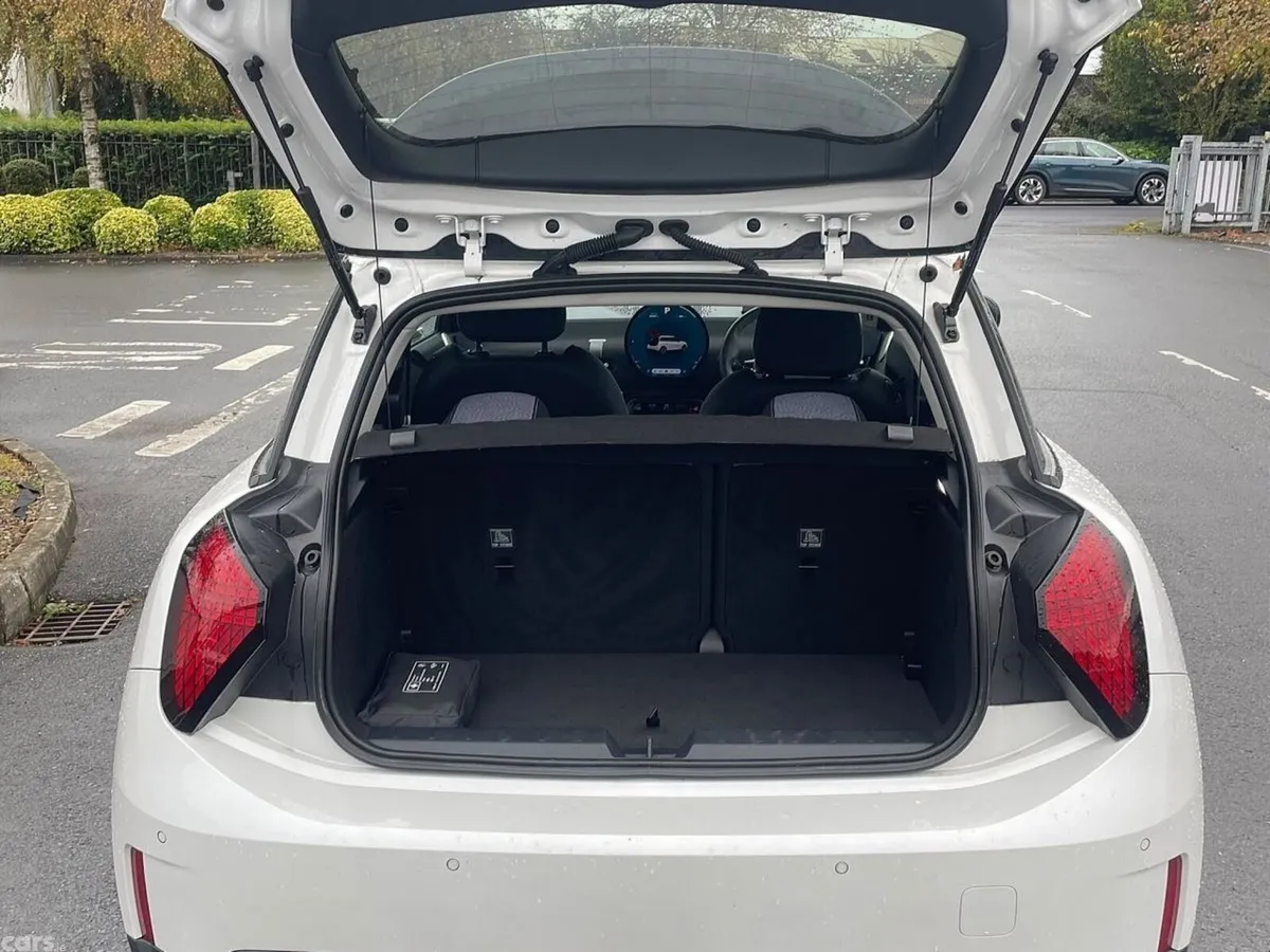 Mini Cooper Hatchback, Electric, 2025, White