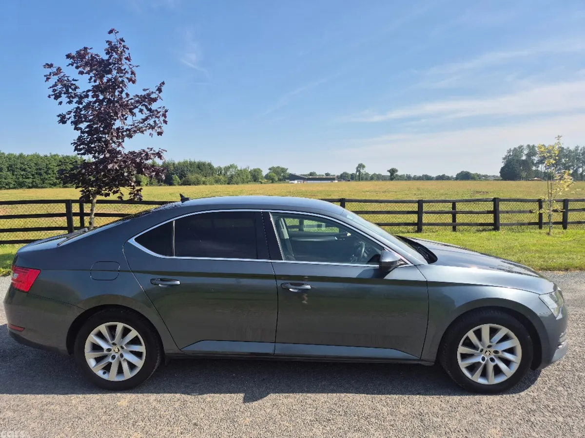 Skoda Superb Saloon, Diesel, 2021, Grey