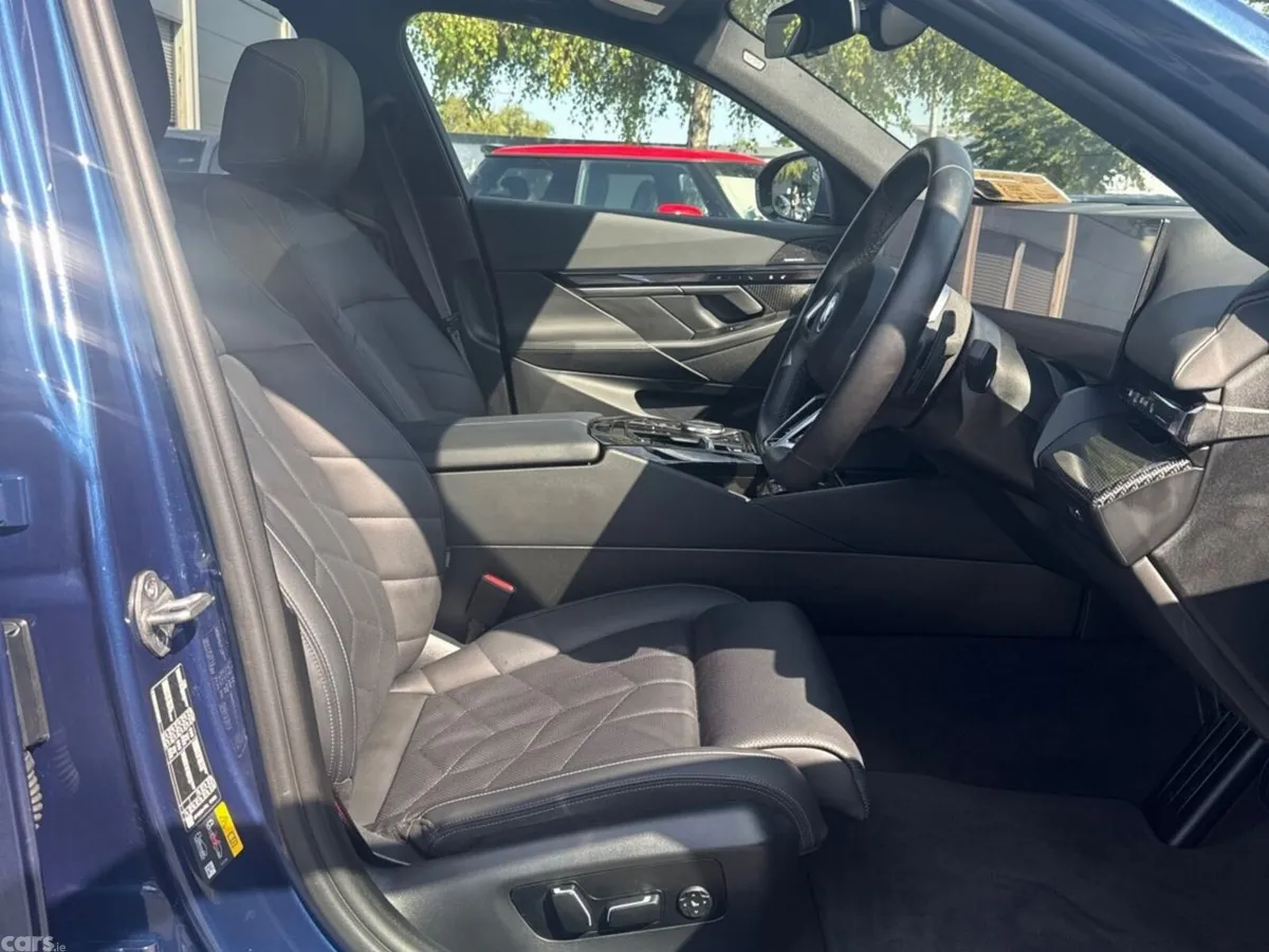 BMW 5-Series Saloon, Petrol Plug-in Hybrid, 2024, Blue