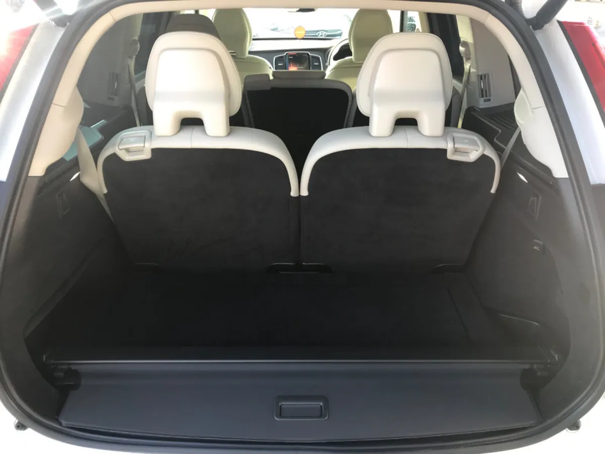 Volvo XC90 SUV, Petrol Plug-in Hybrid, 2023, White