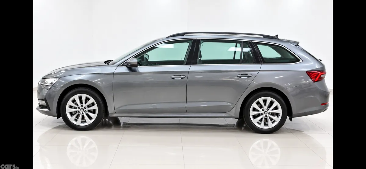 Skoda Octavia Estate, Diesel, 2023, Grey