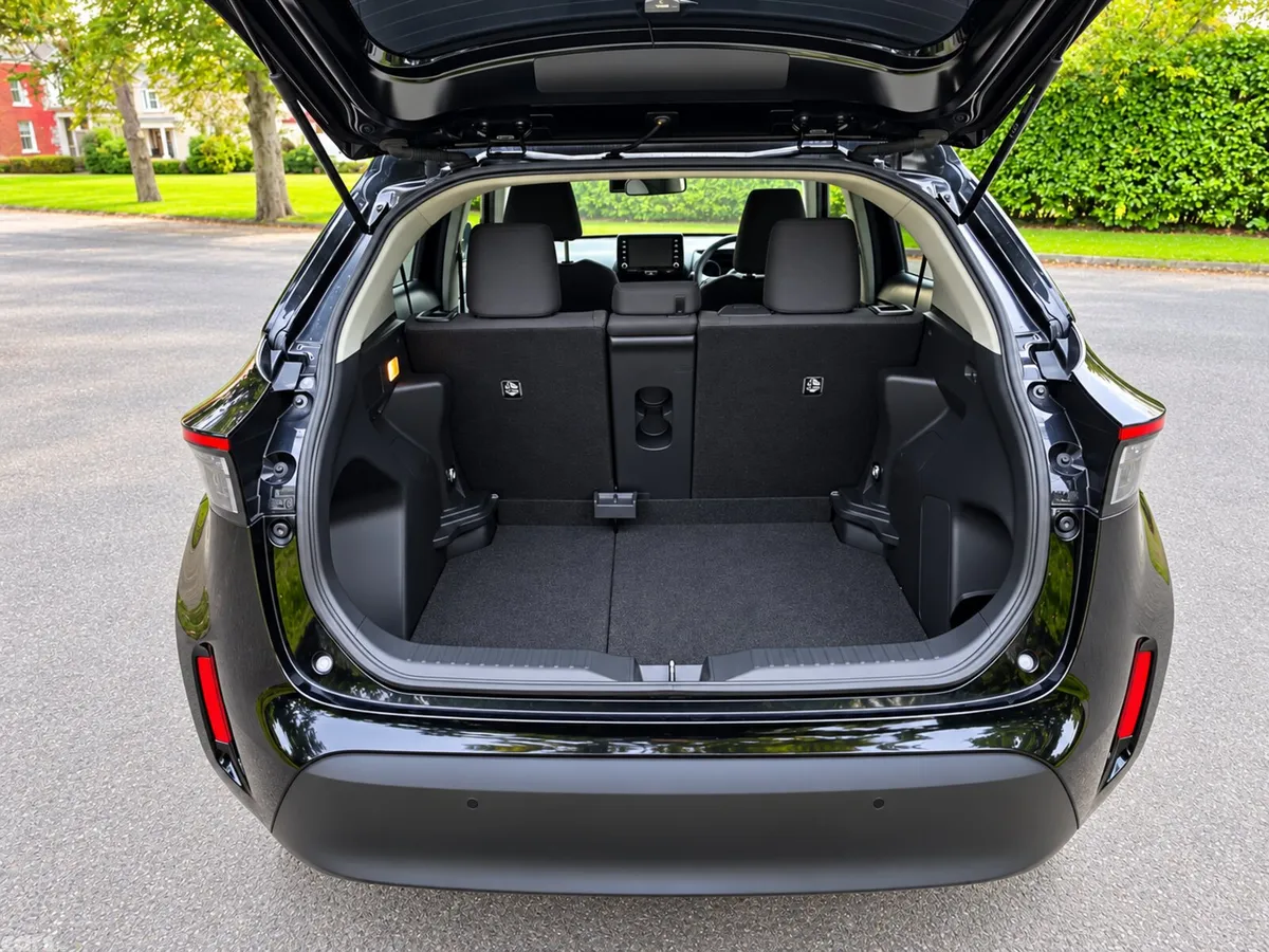 Toyota Yaris Cross Estate, Petrol Hybrid, 2021, Black