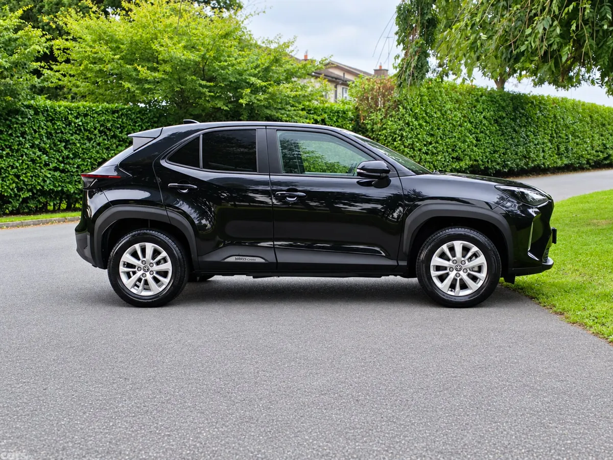 Toyota Yaris Cross Estate, Petrol Hybrid, 2021, Black